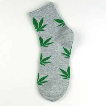 Maple Leaf Socken Frühling und Sommer neue Herren Baumwollstrümpfe beliebte Sportsocken Großhandel